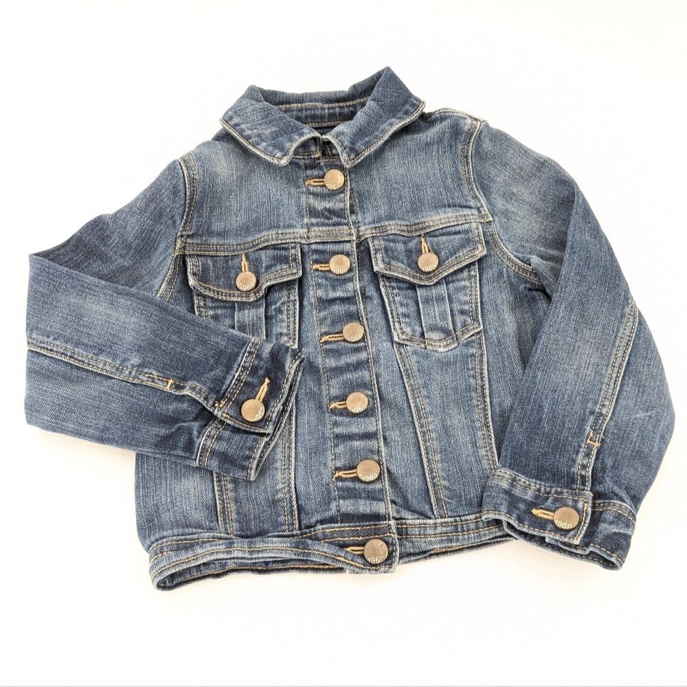 GAP Baby Girls Medium Wash Button Up Collared Jean Jacket Size 4 Toddler